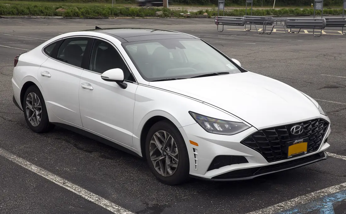 Business Sedan — Latest-model Hyundai Sonata / Camry Hybrid class Umrah taxi vehicle